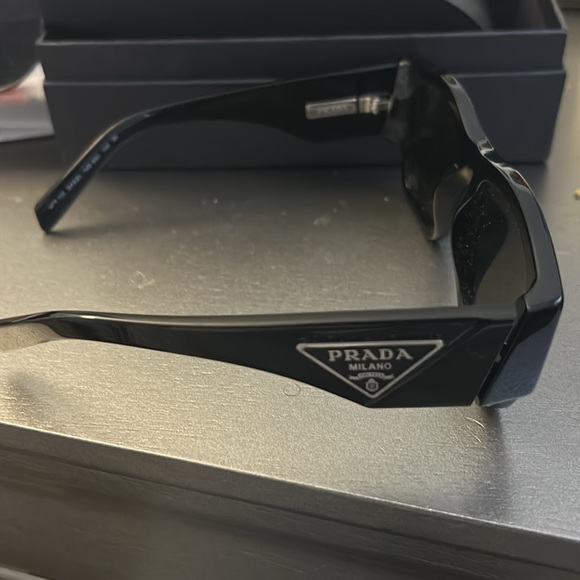 PRADA SUNGLASSES BLK - Picture 2 of 9